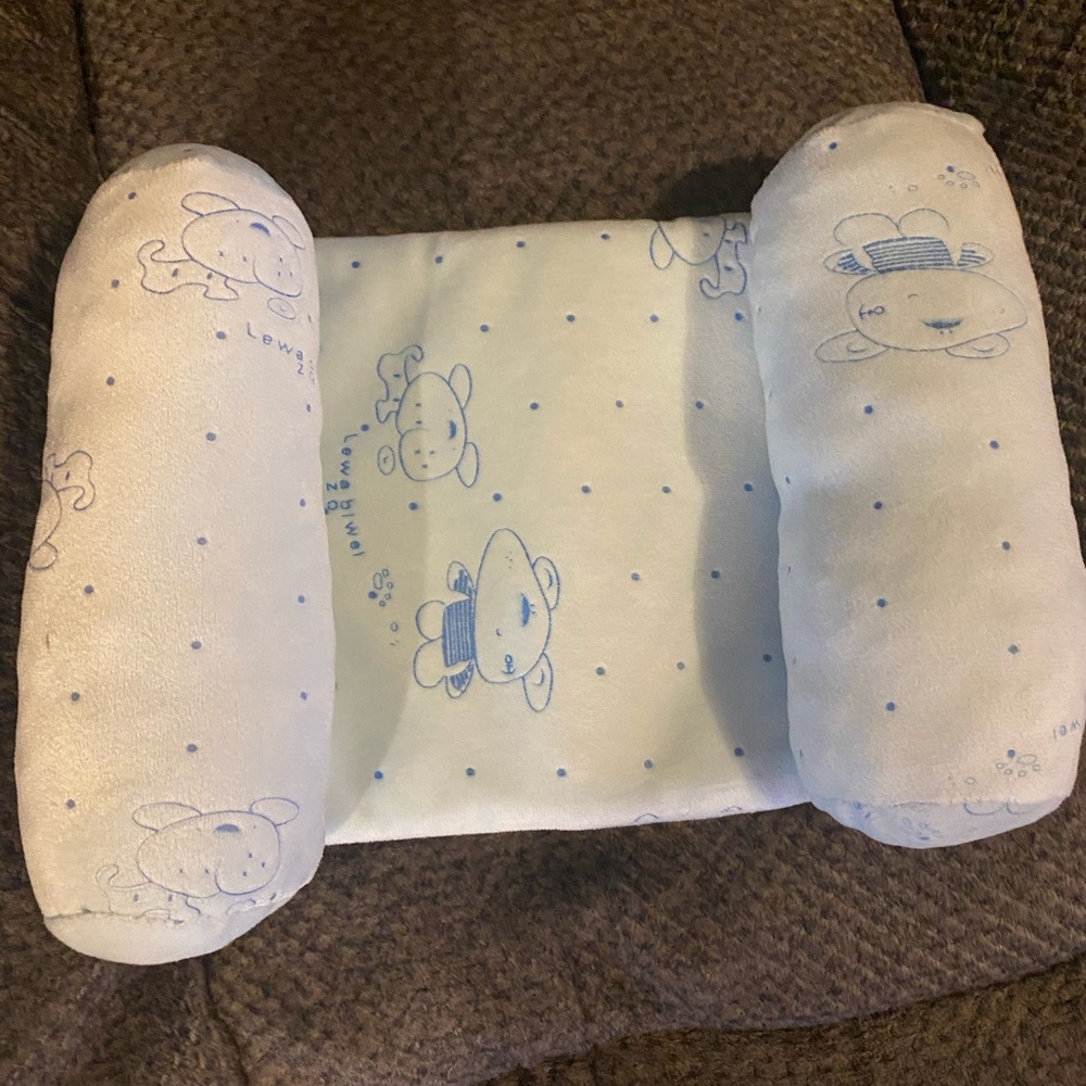 Anti-roll pillow for infants-Blue